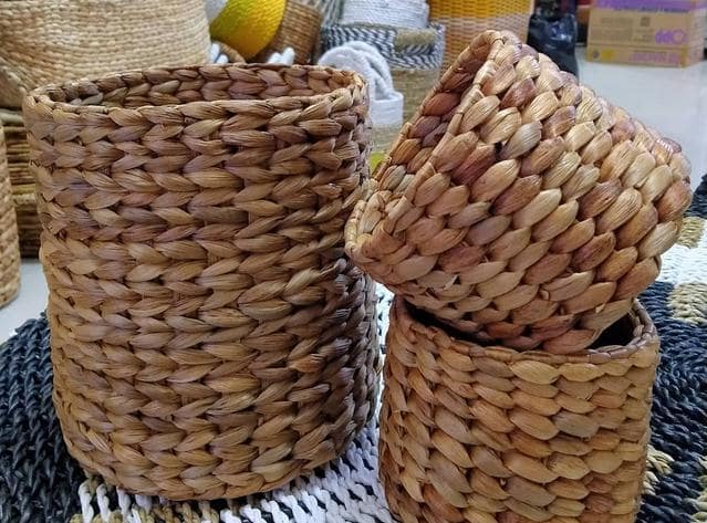 contoh kerajinan tangan pot bungan dari tali rafia