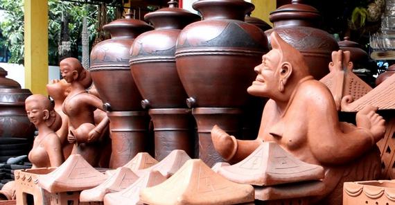 Patung mini dari tanah liat