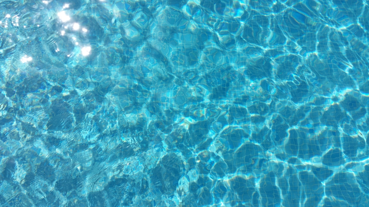 Membantu melembutkan air kolam