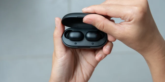 TWS Tidak Bisa Di-Charge: 5 Masalah Umum dan Langkah Perbaikannya