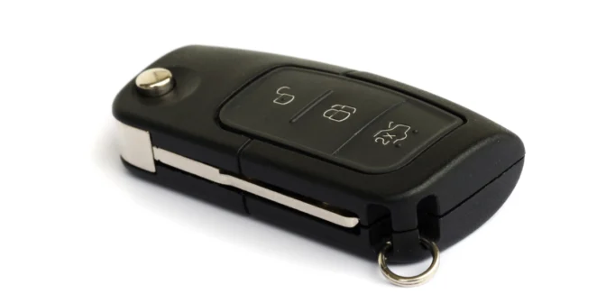 menggunakan keyless mobil