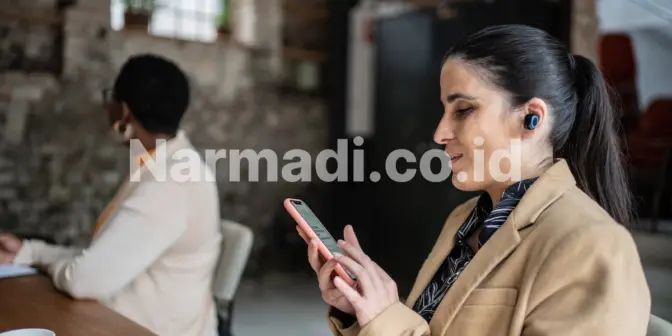 Perbedaan Earphone dan Headset: Mana yang Lebih Pas untuk Gaya Hidup Anda?