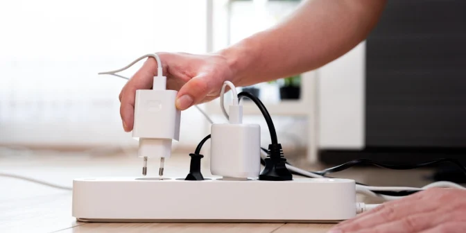 Cara Mengisi Magnetic Powerbank dengan Benar: Enggak Cuma Nempel, tapi Juga Awet