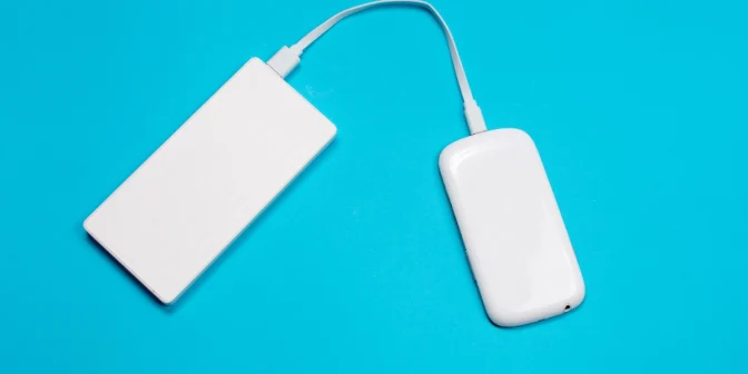 Cara Mengisi Magnetic Powerbank dengan Benar: Enggak Cuma Nempel, tapi Juga Awet