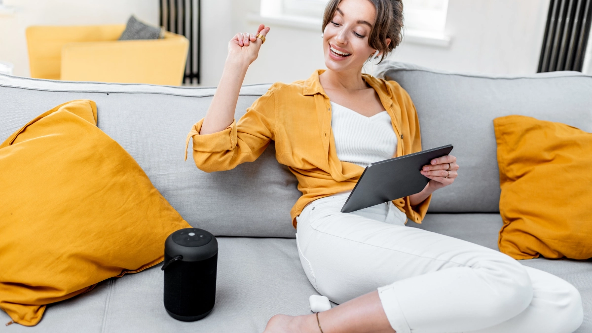 smart plug Bisa dikendalikan dengan perintah suara