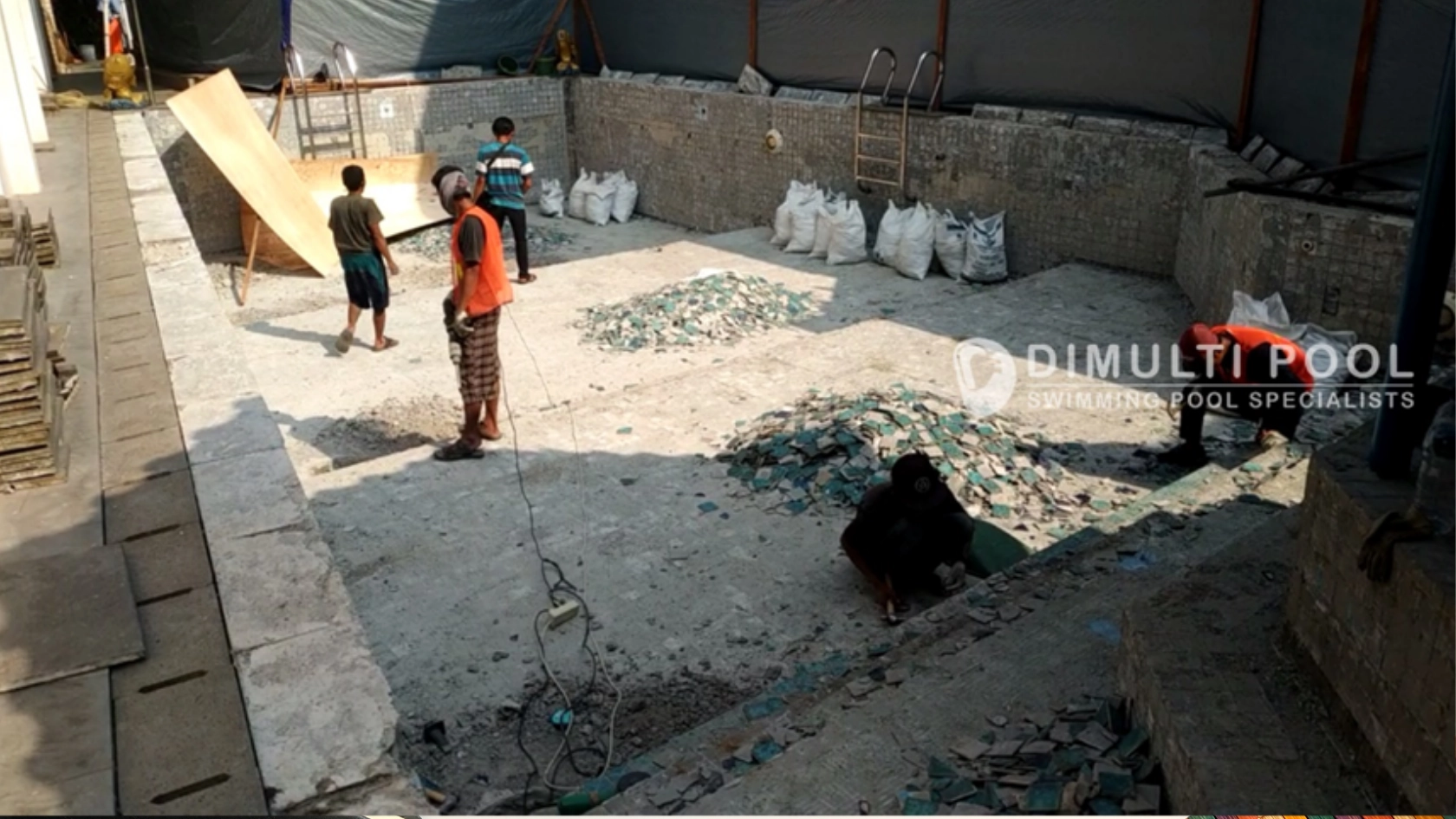 Renovasi Kolam Renang: Studi Kasus Kebocoran  di Raffles Hills, Cibubur