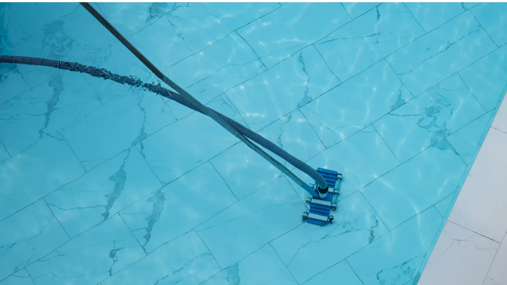 Mengenal Vacuum Head Kolam Renang: Fungsi, Jenis, dan Alat Pendukungnya