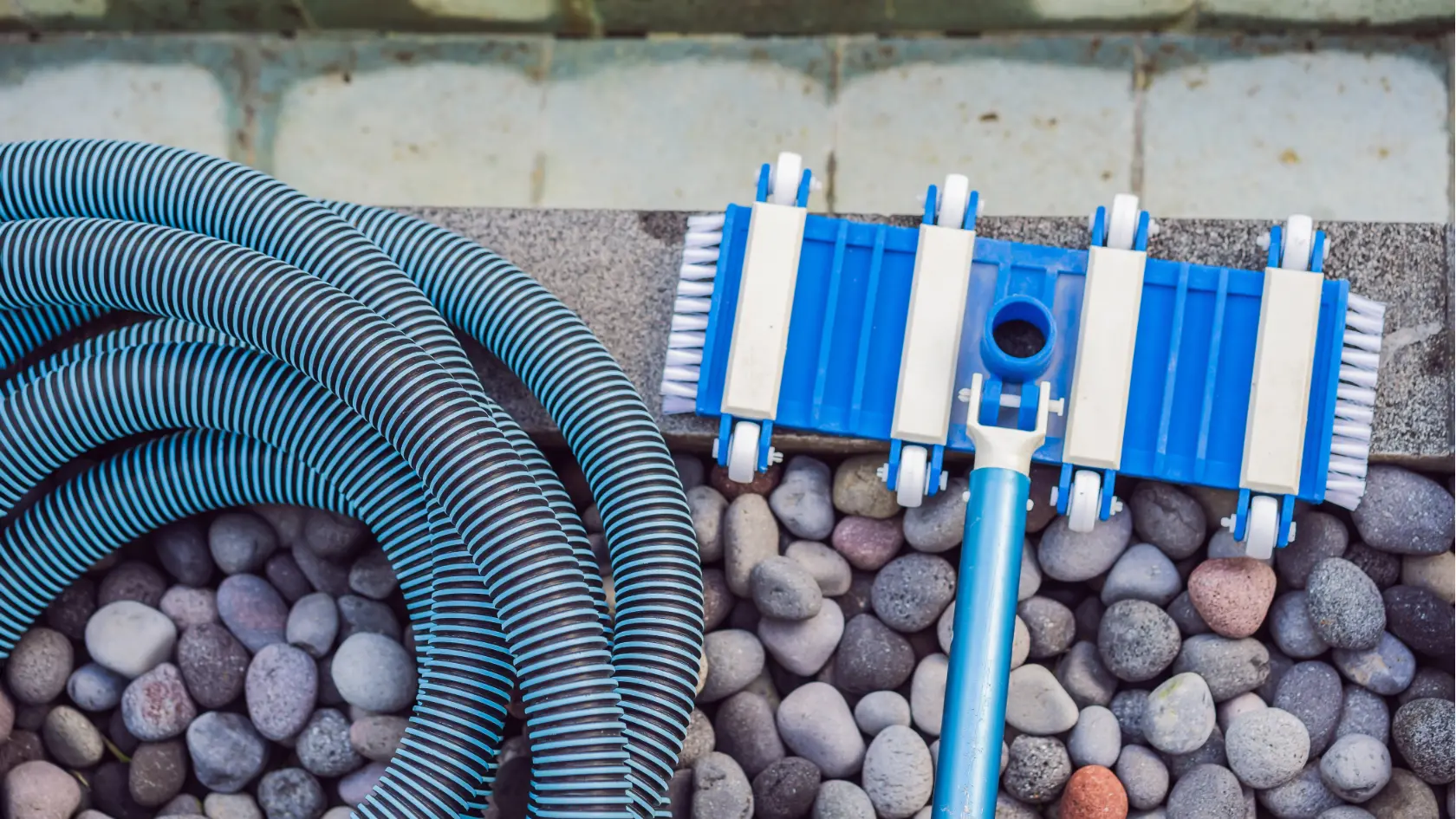 Mengenal Vacuum Head Kolam Renang: Fungsi, Jenis, dan Alat Pendukungnya