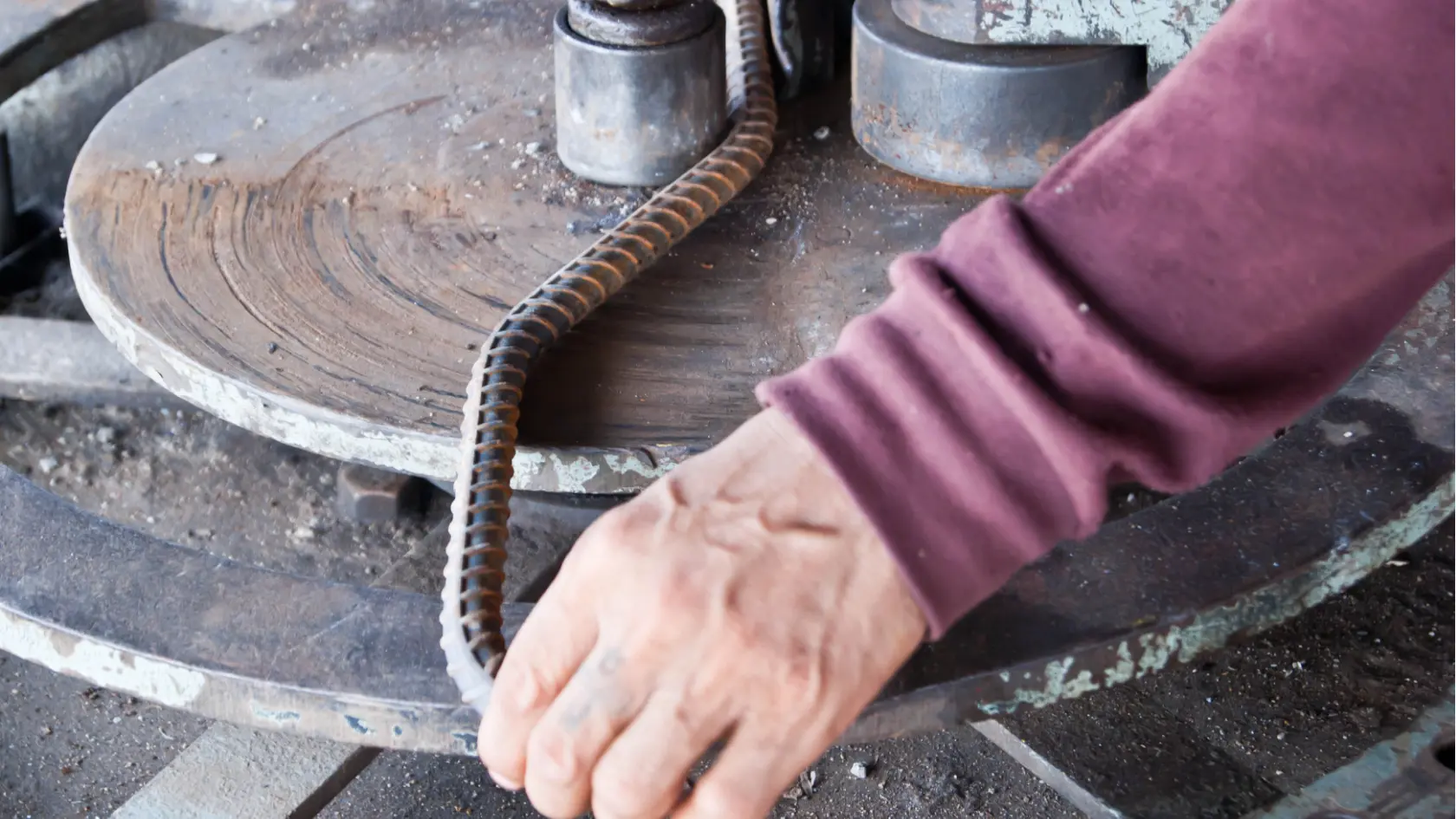pembesian kolam renang