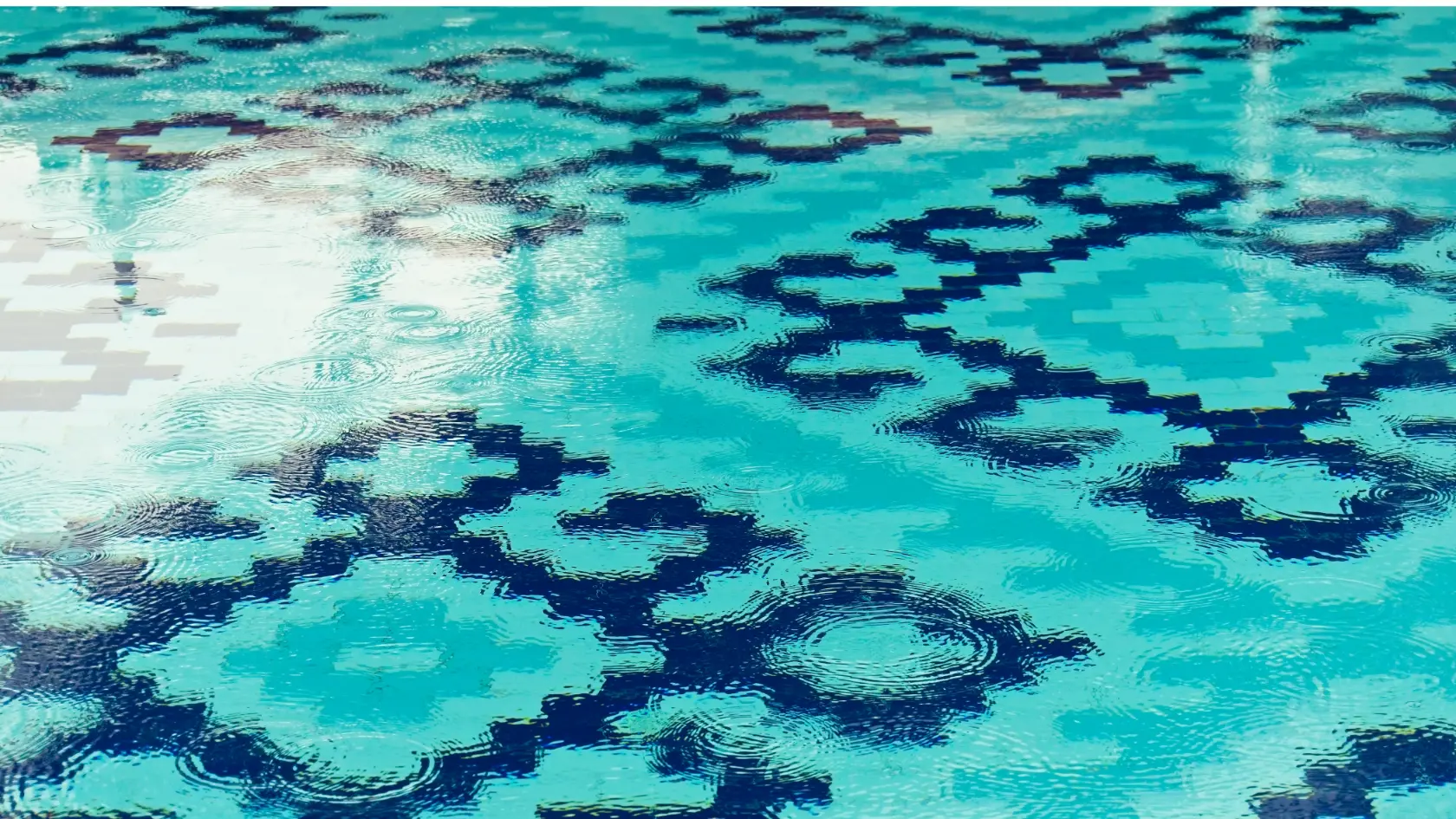 motif mozaic kolam renang