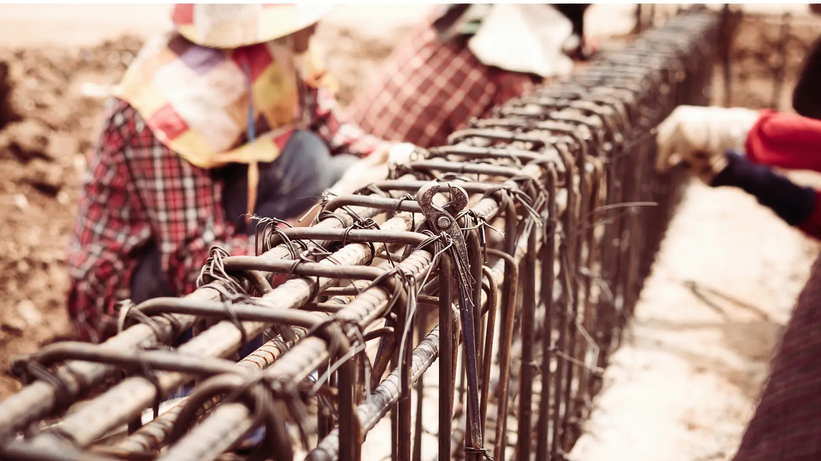 pembesian kolam renang