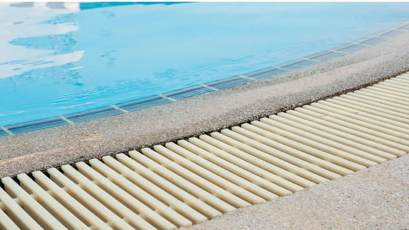 kolam renang Raised overflow