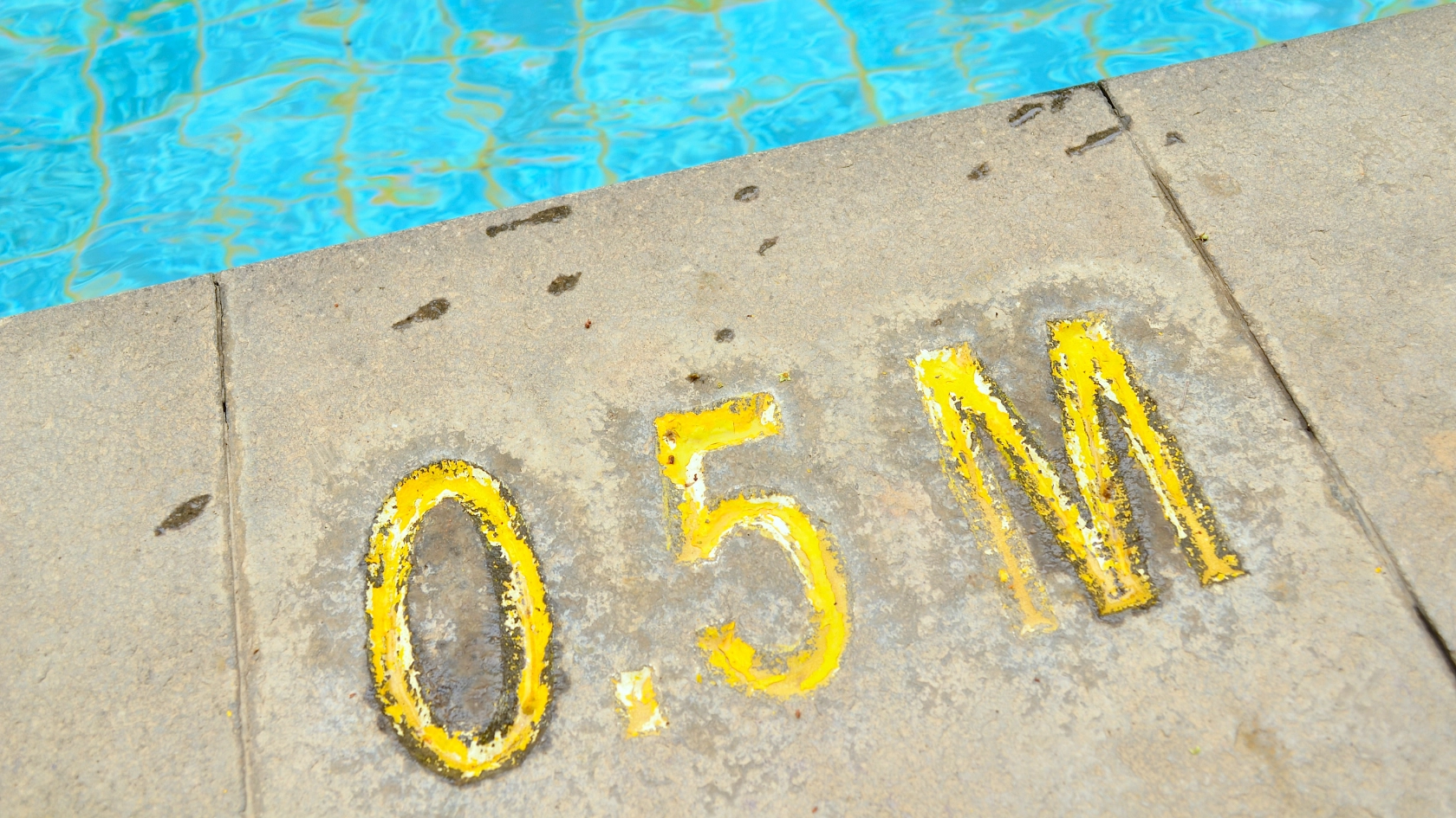 kedalaman kolam renang