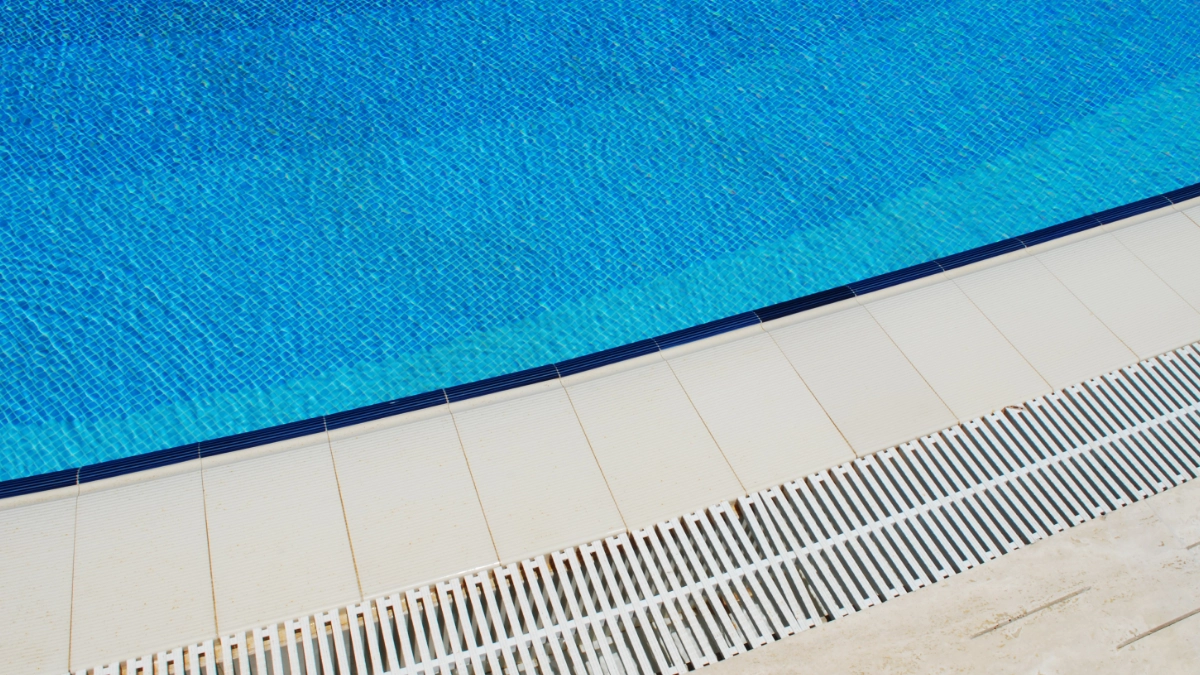 gutter kolam renang - Narmadi.co.id