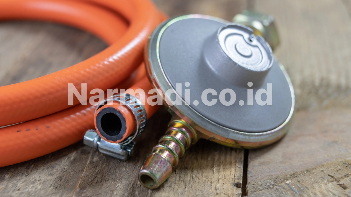 Periksa selang dan regulator gas secara rutin