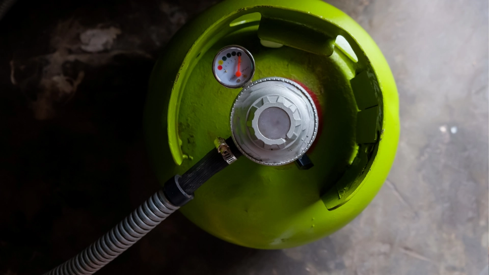 Cek tekanan gas
