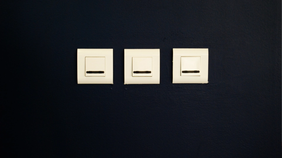 saklar merek populer