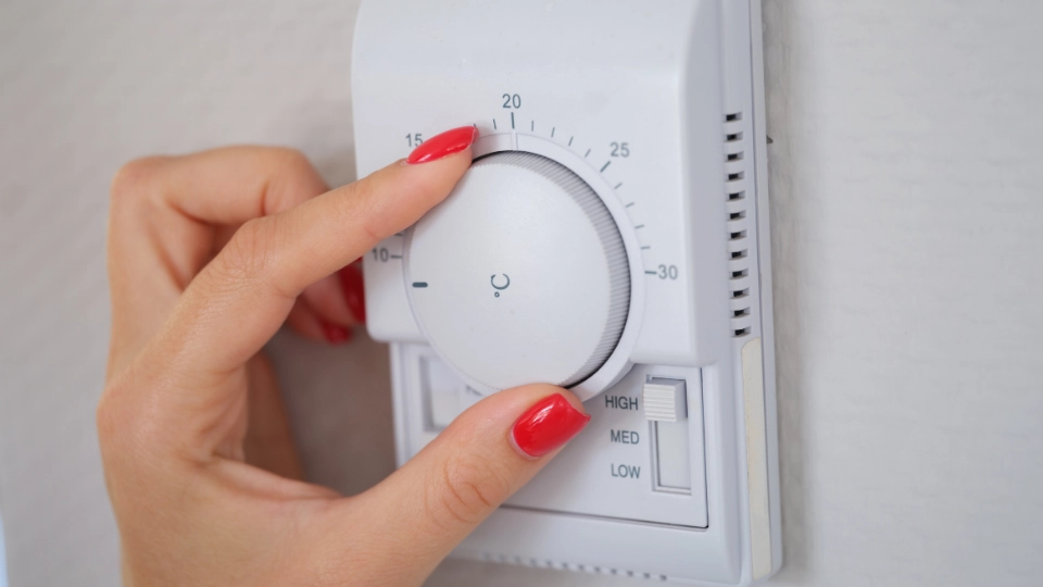 perawatan ac central wajib Periksa dan atur thermostat dengan tepat