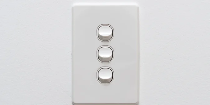 saklar lampu 3 tombol
