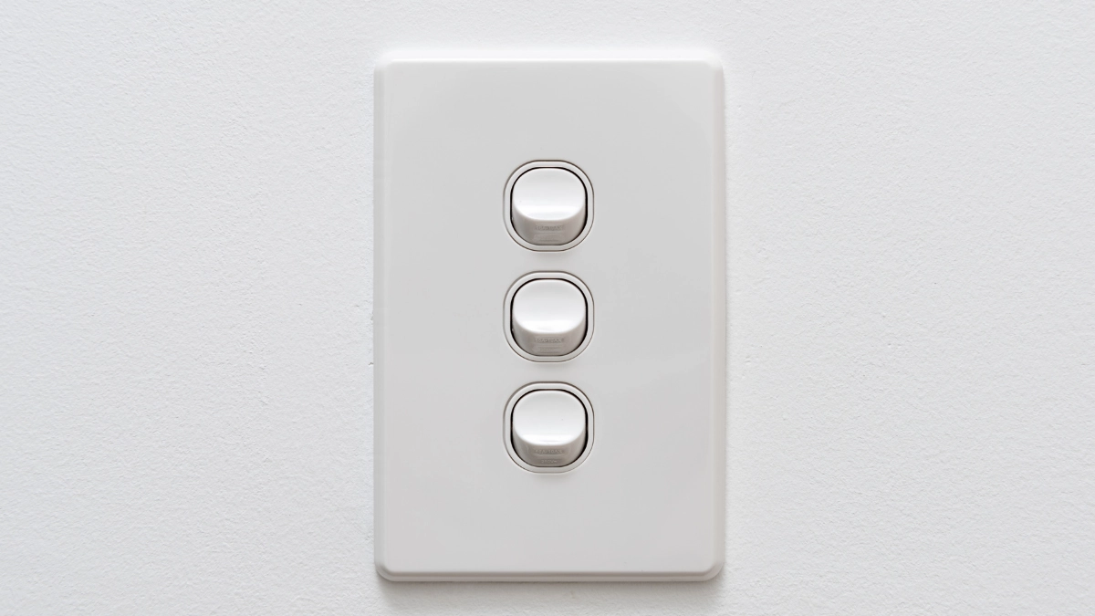 saklar lampu 3 tombol