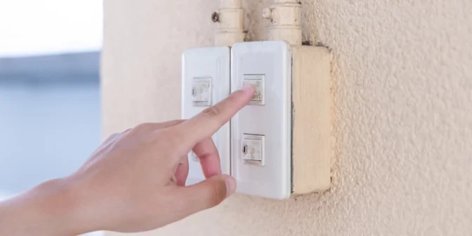 Saklar Silang: Pengertian, Fungsi, dan Solusi Masalah yang Perlu Anda Ketahui!