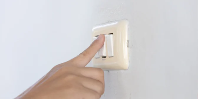 Penyebab Saklar Lampu Panas dan Tips Menghindarinya