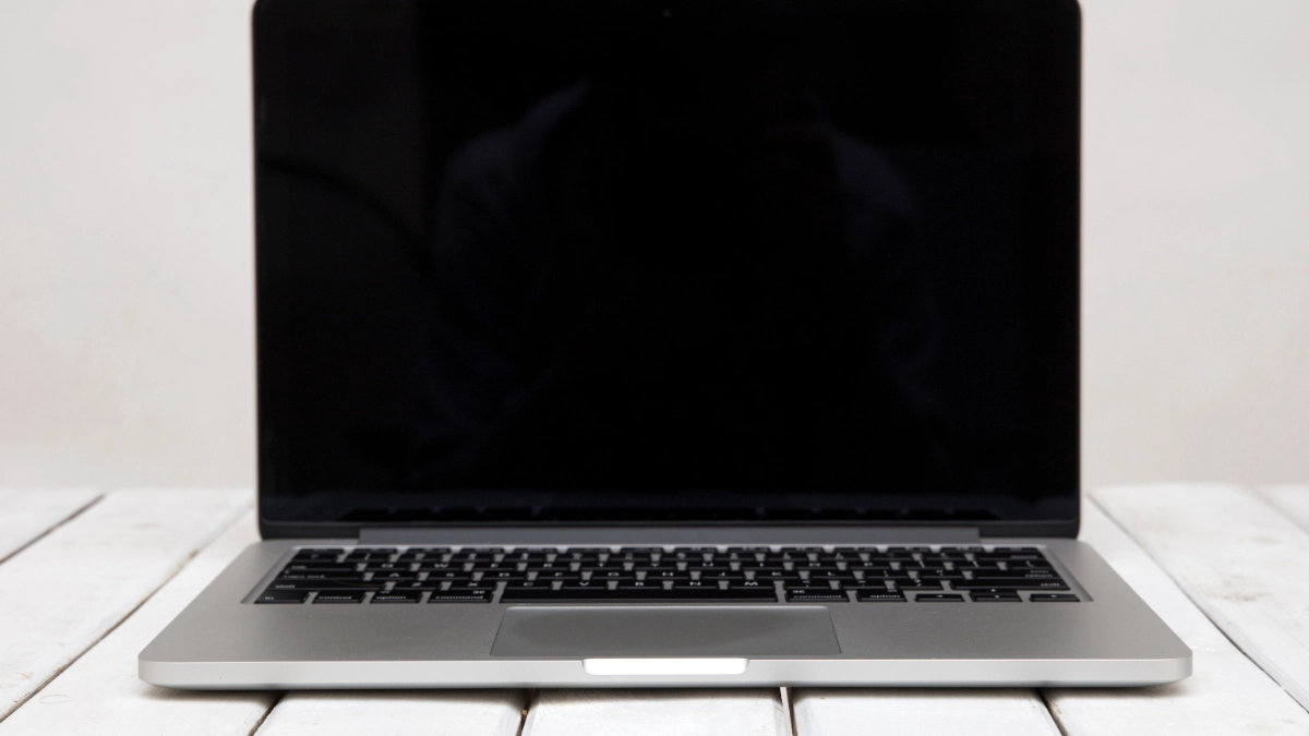 chipset laptop rusak bisa dimulai dari adanya Laptop black screen saat dinyalakan