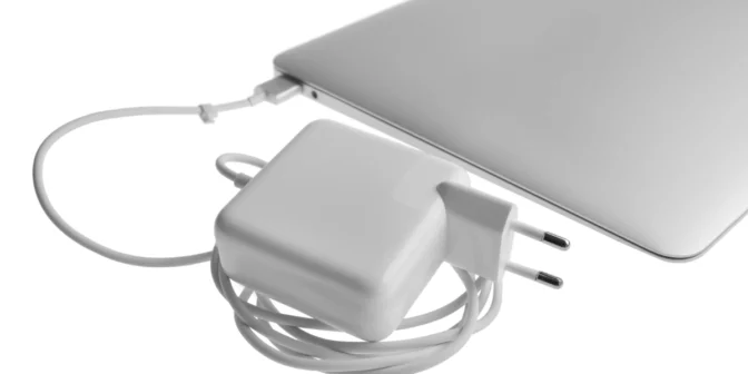 Charger laptop rusak