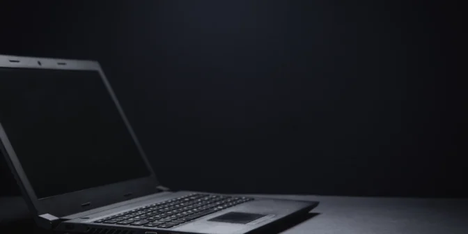 Laptop Black Screen Saat Dinyalakan? Jangan Panik, Coba Cara Ini!