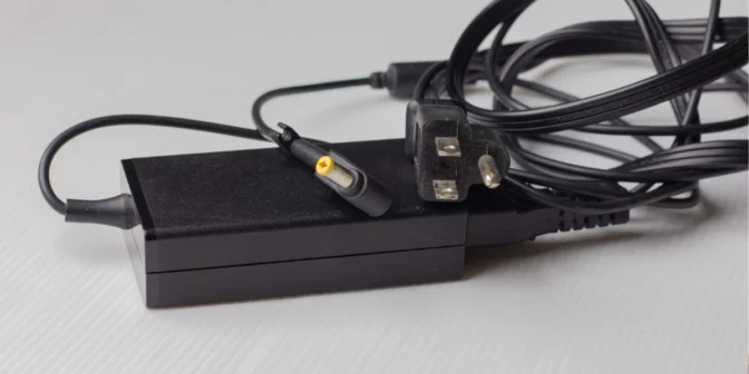 Charger Laptop Rusak? Coba Hindari 10 Kebiasaan Ini agar Tetap Awet