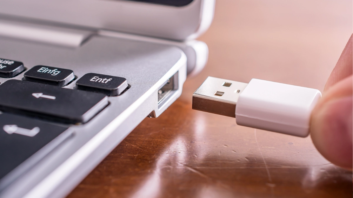 port laptop USB (Universal Serial Bus)