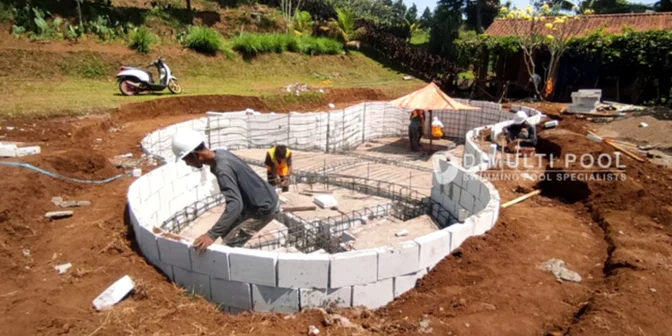 Contoh Desain Kolam Renang Free Form Jumbo, Berapa Harganya?