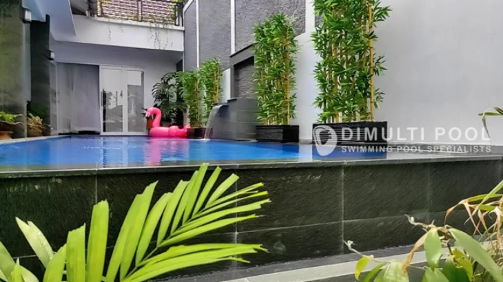 Hasil akhir pembuatan kolam renang infinity pool Ibu Pipi. Ini contoh desain kolam renang infinity pool yang bisa anda tiru.