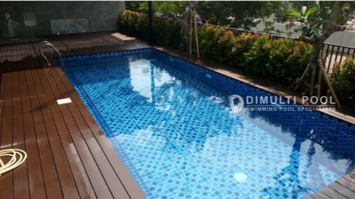 Hasil akhir pembuatan kolam renang skimmer Bapak Ferry di BSD. Ini contoh desain kolam renang skimmer tersebut.