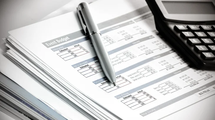 Ilustrasi RAB. Apa saja yang ada di dalam Tabel RAB Kolam Renang?