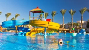 Ilustrasi waterpark, salah satu jenis kolam renang umum. Ini tipe kolam renang umum yang perlu anda ketahui.