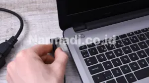 penyebab baterai laptop bocor - Narmadi.co.id