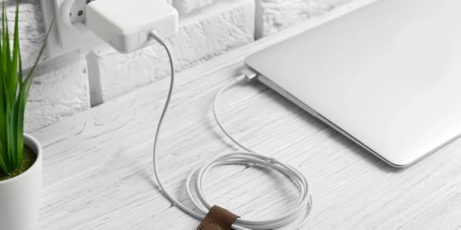 penyebab baterai laptop bocor 