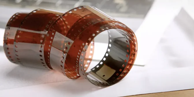 mencuci roll film kamera analog