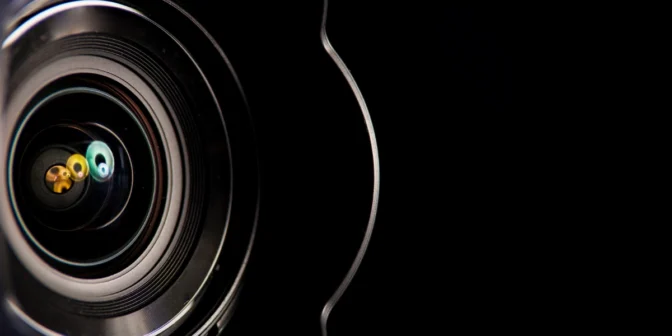 menghubungkan kamera mirrorless