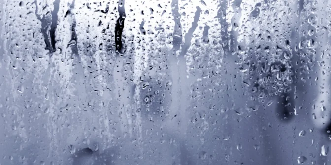 layar laptop bercak putih