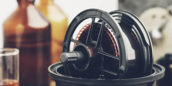 mencuci roll film kamera analog