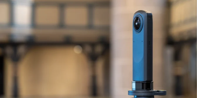 menggunakan kamera 360 derajat