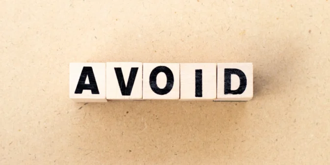 membersihkan lensa kamera