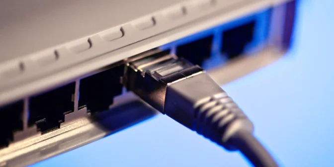 memasang kabel ethernet