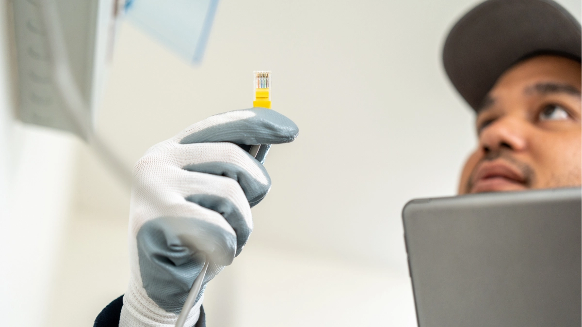 memasang kabel ethernet - Narmadi.co.id