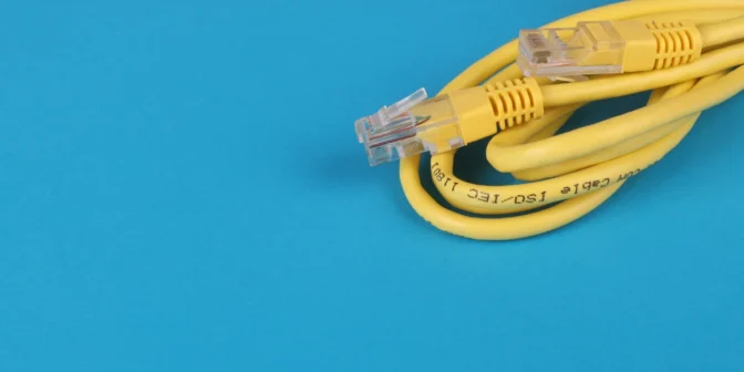 memasang kabel ethernet