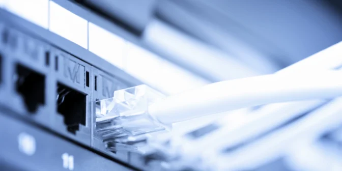 memasang kabel ethernet