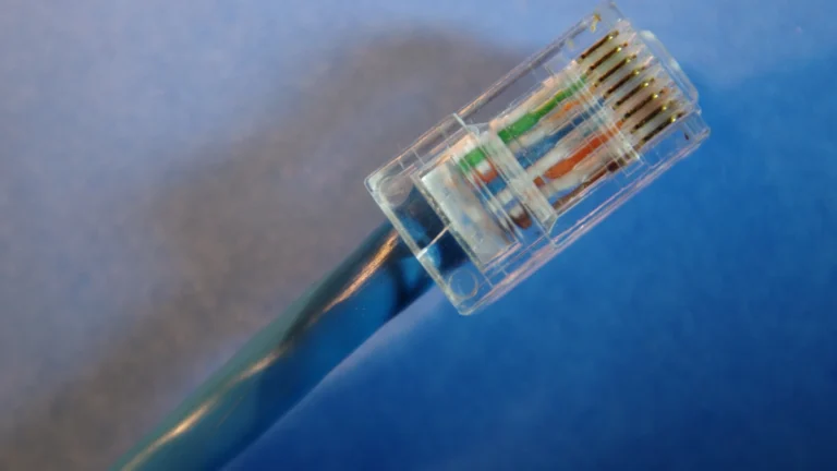 Cara Memasang Kabel ke Konektor RJ45 dengan Benar untuk Koneksi Stabil