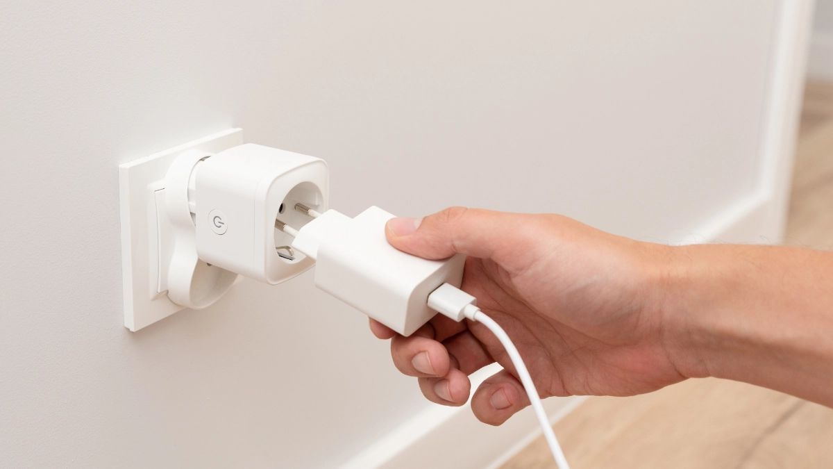 menggunakan smart plug - Narmadi.co.id